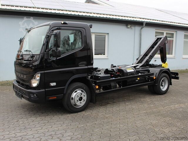 Kampós konténerszállító teherautó Fuso Canter FUSO 9C18  City Abrollkipper Hooklift Black Edition