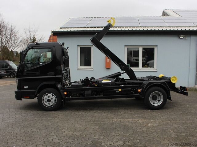 Kampós konténerszállító teherautó Fuso Canter FUSO 9C18  City Abrollkipper Hooklift Black Edition
