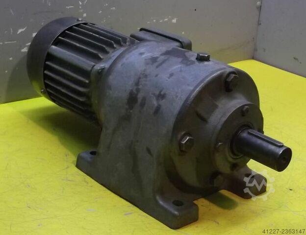 Getriebemotor 0,37 kW 160 U/min SEW-EURODRIVE R52VD71N-4