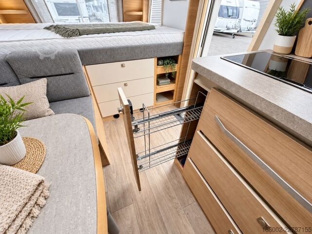 Caravan FENDT Bianco Activ 515 SKF 2000 kg 2x Garage vorne/hin