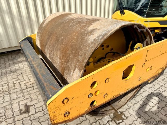 Single drum roller VOLVO SD135B / 2020 Baujahr / 2.544 Stunden