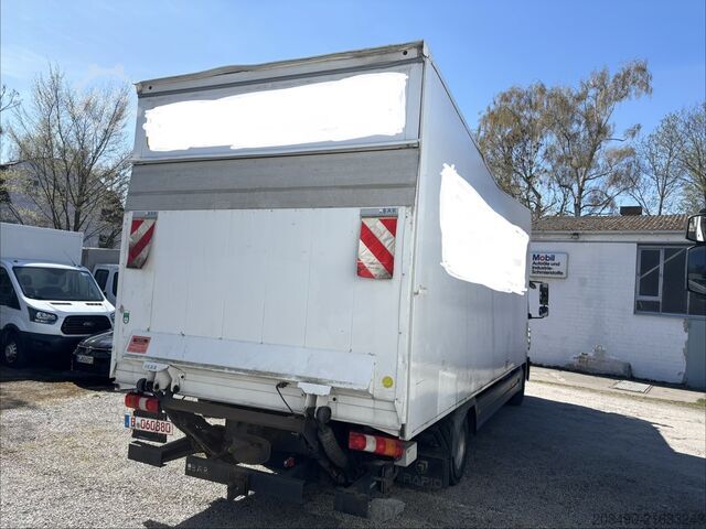 Lastbil med kasseopbygning, lift bagpå (LBW), lavt lad (FFH) og aircondition. Mercedes-Benz ATEGO 821 L, FFH