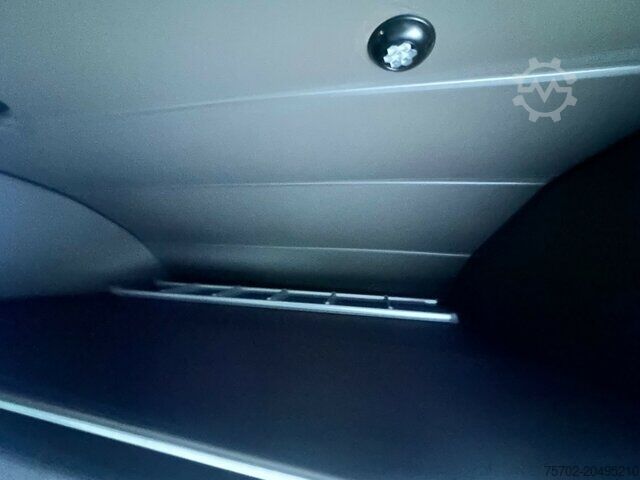 Livestock transporter Iveco Daily mit Steinsberger 5 Pferde, 2 Wohnungen