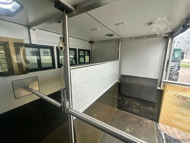 Livestock transporter Iveco Daily mit Steinsberger 5 Pferde, 2 Wohnungen