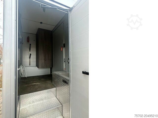 Livestock transporter Iveco Daily mit Steinsberger 5 Pferde, 2 Wohnungen