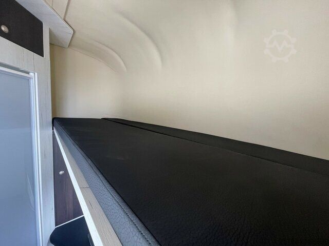 Livestock transporter Iveco Daily mit Steinsberger 5 Pferde, 2 Wohnungen