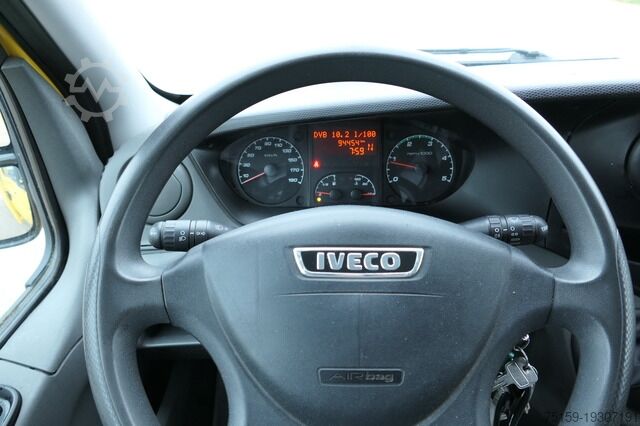 Vrachtwagen met bakwagen iveco Daily 35 S11 C30C AUTOMATIK KAMERA Regale LUFT DURCHGANG EURO-5 CoC