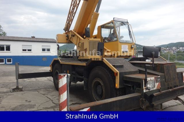 Grúa montada en camión LIEBHERR LTL 1030
