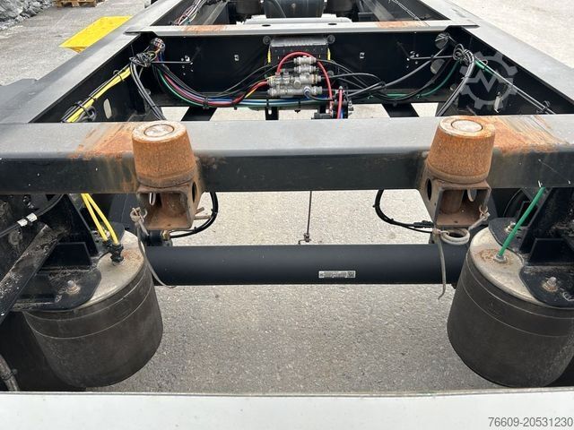 Remolque con chasis intercambiable KRONE 2 Achswechselfahrgestell, Typ: AZW 18 eL3B9