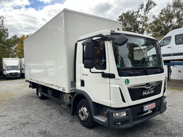 Dobozos szállítójármű emelőhátfalas, billenhető platformmal, 2x vonóhoroggal MAN TGL 8.190 BL