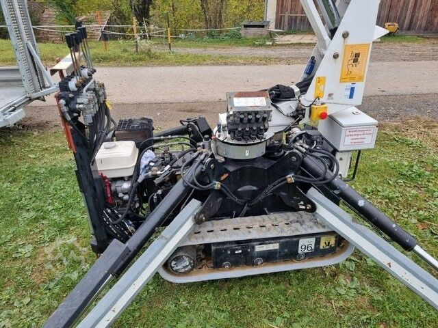 Crawler work platform oil & Steel Octopussy 14.12