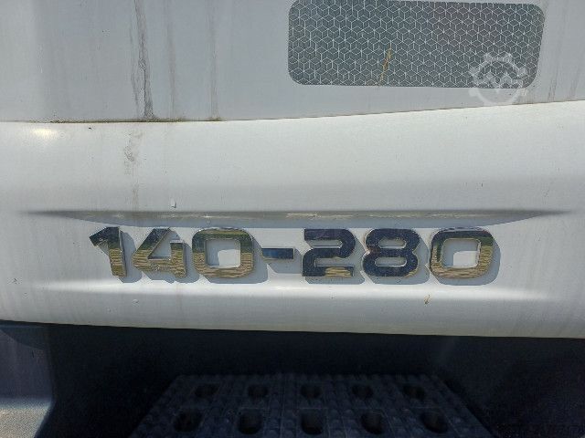 Autocarro con pianale e telone IVECO EUROCARGO ML140E28