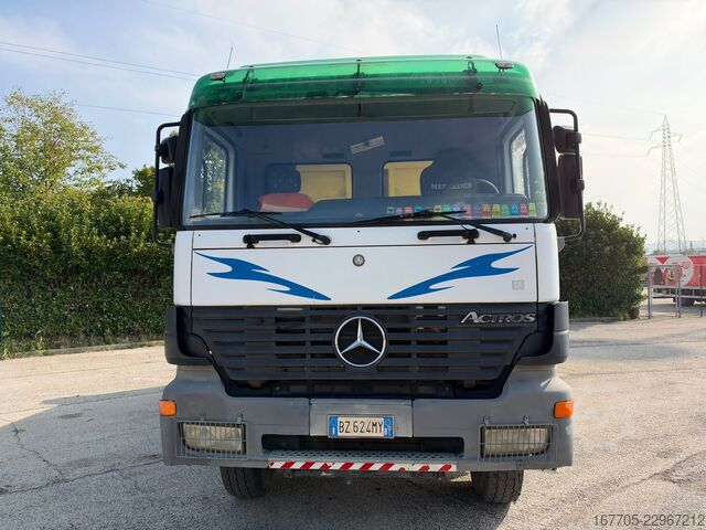 τυπική μονάδα τράκτορα Mercedes-Benz ACTROS 3348