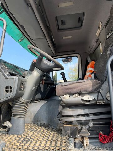 τυπική μονάδα τράκτορα Mercedes-Benz ACTROS 3348