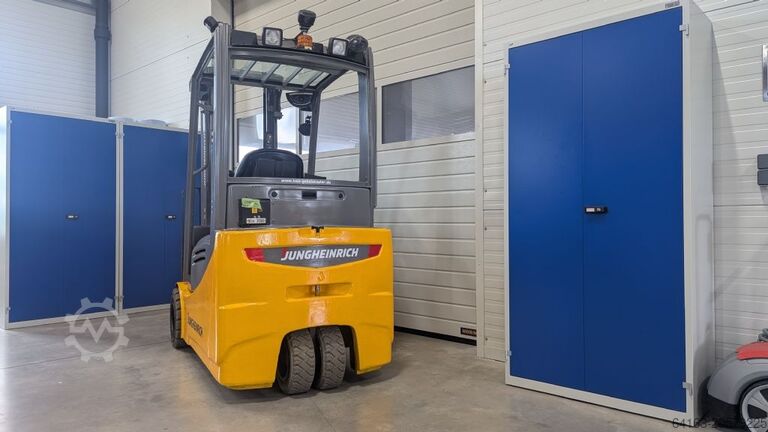 Elektro 3 Rad-Stapler Jungheinrich EFG 220 Li-Ion Batterie