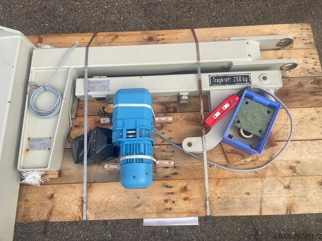 Pillar slewing crane with articulated jib and chain hoist IBB Stahl 250 Kg