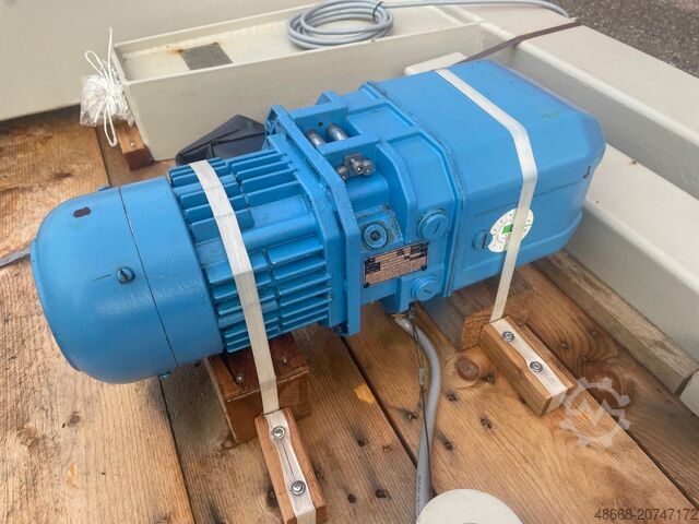 Pillar slewing crane with articulated jib and chain hoist IBB Stahl 250 Kg