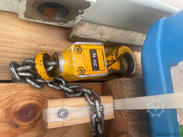 Pillar slewing crane with articulated jib and chain hoist IBB Stahl 250 Kg