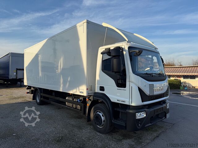 FURGÃO FECHADO COM PLATAFORMA HIDRÁULICA IVECO EUROCARGO 160-280