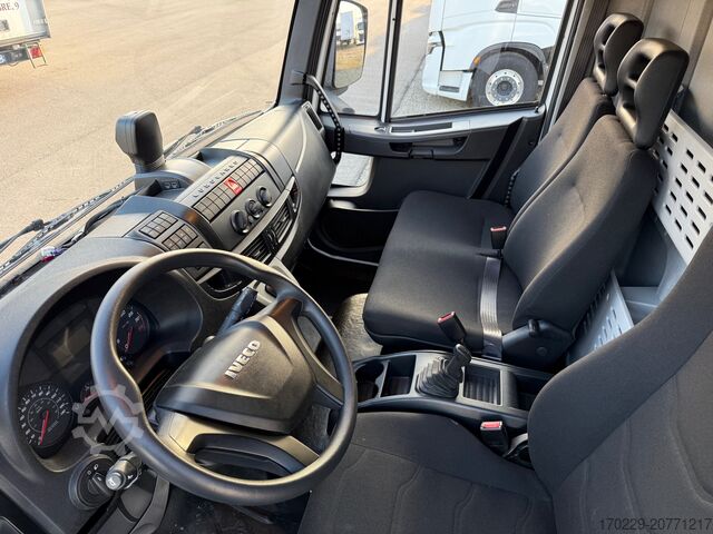 FURGÃO FECHADO COM PLATAFORMA HIDRÁULICA IVECO EUROCARGO 160-280