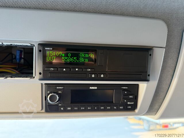 FURGÃO FECHADO COM PLATAFORMA HIDRÁULICA IVECO EUROCARGO 160-280