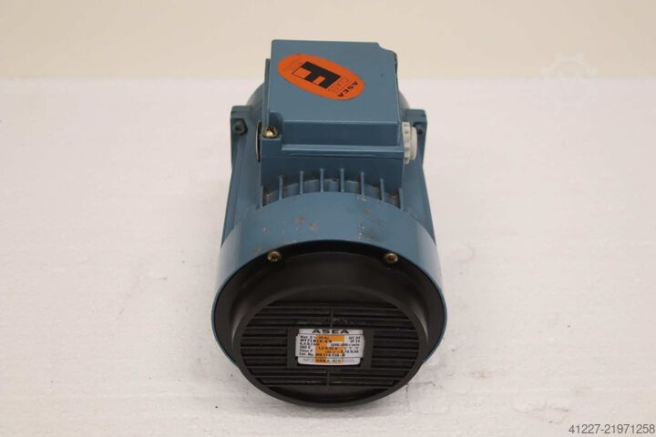 Elektromotor 0,4/0,1 kW 1390/690 t/min ASEA MT71 B14-4/8