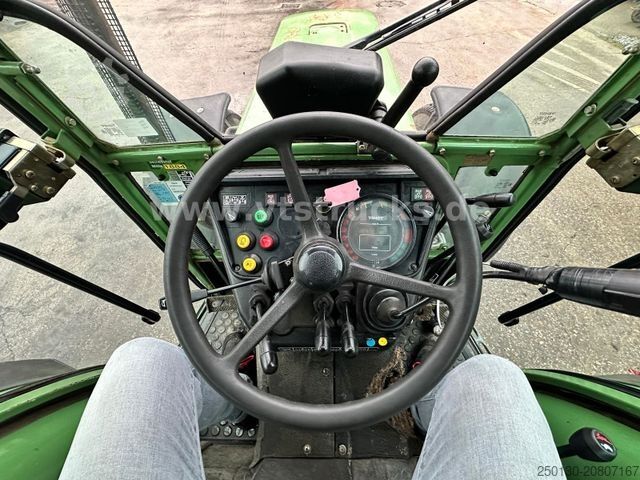 Traktor FENDT 250 SA 4x4 Fronthydraulik Rasenbereifung