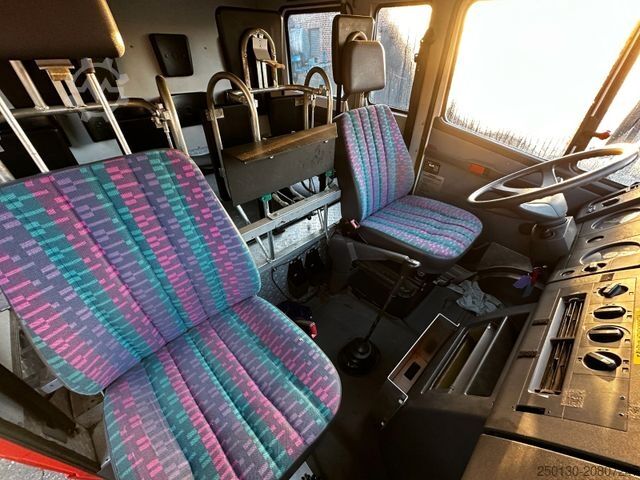 Testreszabott furgon MERCEDES-BENZ 711 D 4x2 Feuerwehr