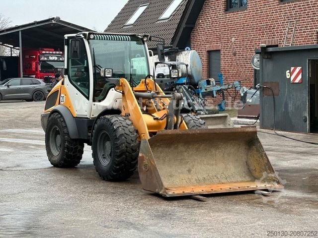 Kerekes rakodó LIEBHERR L506C Schaufel/Palettengabel