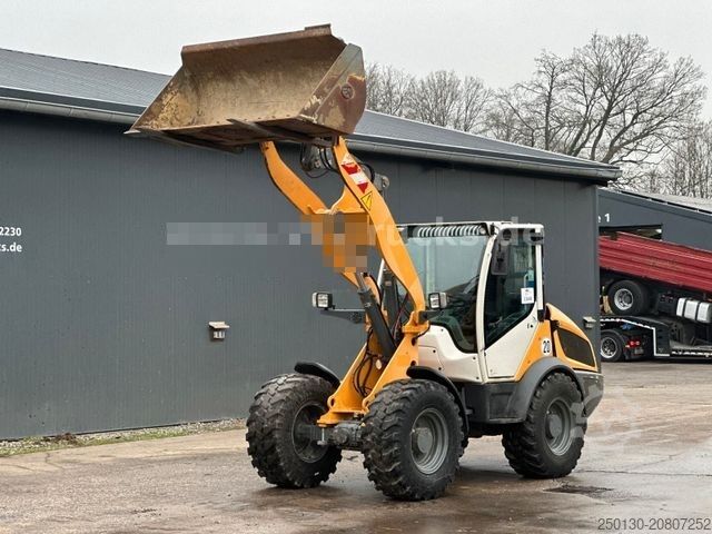 Kerekes rakodó LIEBHERR L506C Schaufel/Palettengabel