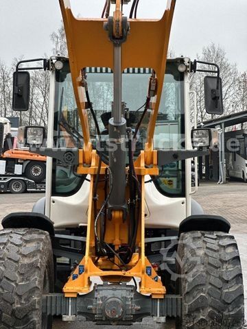 Kerekes rakodó LIEBHERR L506C Schaufel/Palettengabel