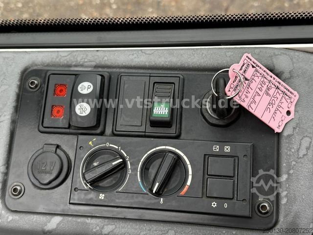 Kerekes rakodó LIEBHERR L506C Schaufel/Palettengabel