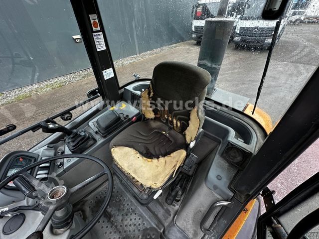 Kerekes rakodó VOLVO L25B-P Palettengabel&Schaufel