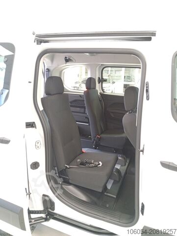 Mozgáskorlátozottak szállítására alkalmas furgon FIAT Doblo Kombi