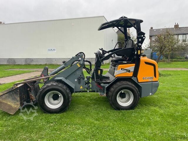Carregadeira articulada Giant G2500HD Xtra com caçamba Giant G2500HD Xtra kniklader shovel