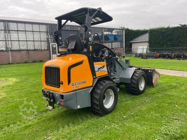 Carregadeira articulada Giant G2500HD Xtra com caçamba Giant G2500HD Xtra kniklader shovel