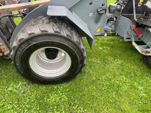 Carregadeira articulada Giant G2500HD Xtra com caçamba Giant G2500HD Xtra kniklader shovel