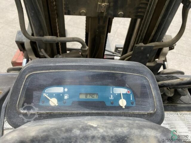 Forklift Toyota 7FGF25