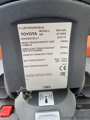 Wózek podnośnikowy ręczny Toyota SPE140L mit Initialhub