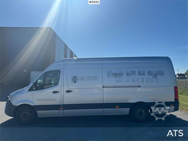 Kombi med högt tak Mercedes-Benz Sprinter van. Approved until 05.2026.