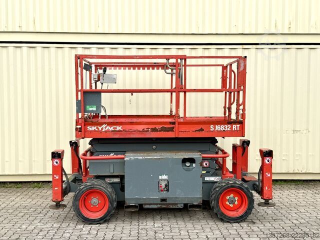 Arbejdsplatform Skyjack SJ6832RT 4x4 Diesel, 11.8 Meter, 1.356 H