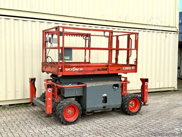 Arbejdsplatform Skyjack SJ6832RT 4x4 Diesel, 11.8 Meter, 1.356 H