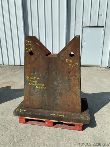 2 Cast iron V supports Supports en V en fonte 