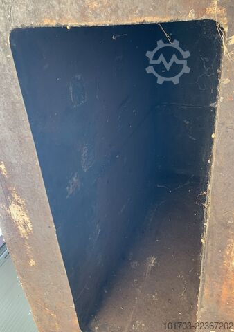 2 Cast iron V supports Supports en V en fonte 