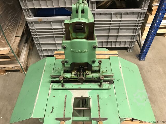 Mašina za zaokruživanje korica knjige Prakma