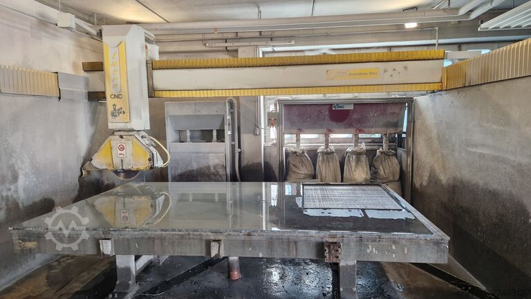 Sierra puente con cabezal giratorio GMM INTRA 36 CNC