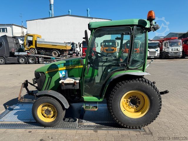 Sonstige John Deere 3520 Kommunaltrak. Frontkraftheber Kuppeldreieck
