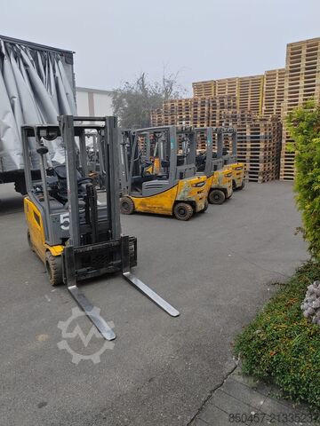 Elektromos – 4 kerék Jungheinrich EFG320 no battery  paket  2 stuck !!!!)