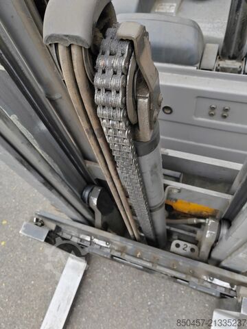 Elektromos – 4 kerék Jungheinrich EFG320 no battery  paket  2 stuck !!!!)