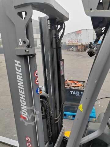 Elektromos – 4 kerék Jungheinrich EFG320 no battery  paket  2 stuck !!!!)